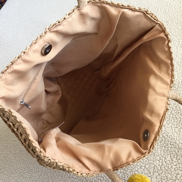 Straw Beach Tote Bag with Tassel - Picture 6 of 8